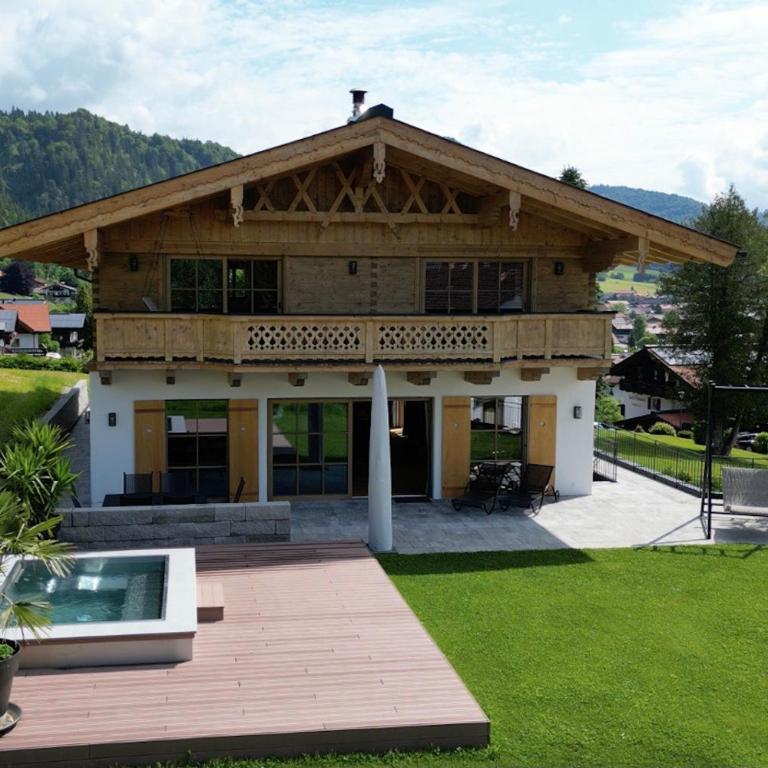 Chalet am Wetterkreuz - Luxus mit Sauna & Whirlpool in Reit im Winkl - Doppelzimmer mit Parkblick - 20