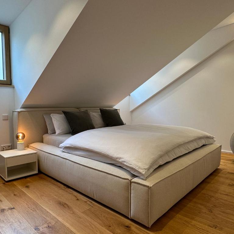 TrulySpace - Direkt am Rathausplatz, Dachterrasse mit Blick auf Perlachturm, Garage, Fahrstuhl - Appartement avec Terrasse - 2