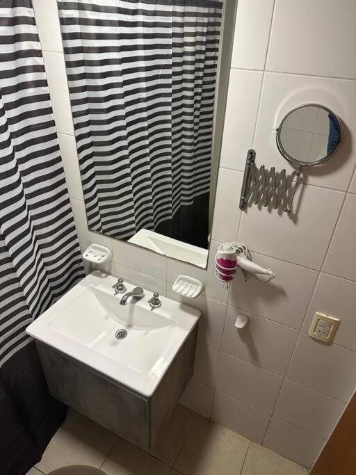 Lujoso Semipiso Panorámico 2 habitaciones cocina independiente lavadero cochera privada a metros del subte - Apartamento Deluxe - 22