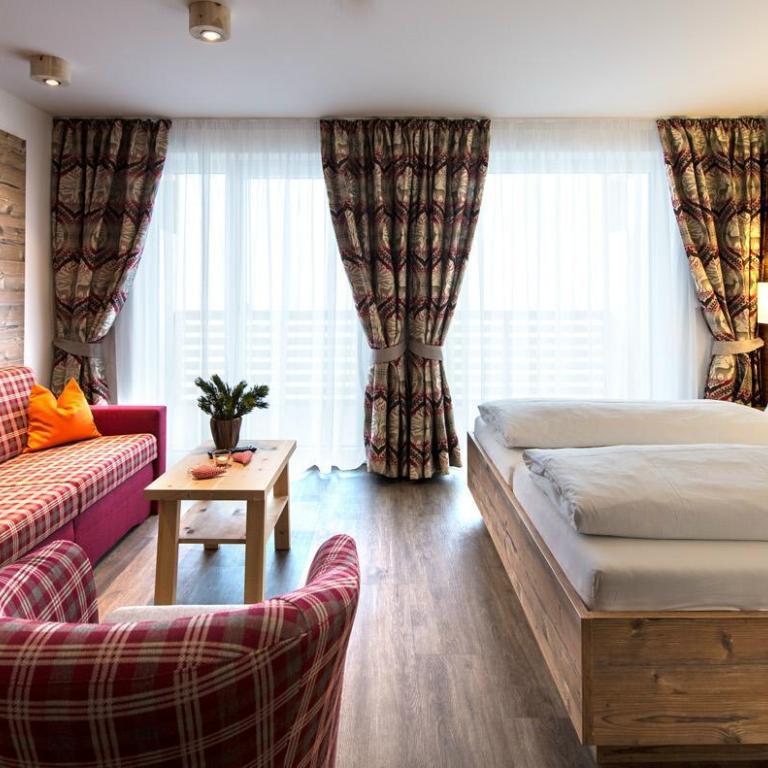 Hotel Chalet Dolomites - Camera Matrimoniale con Balcone - 9