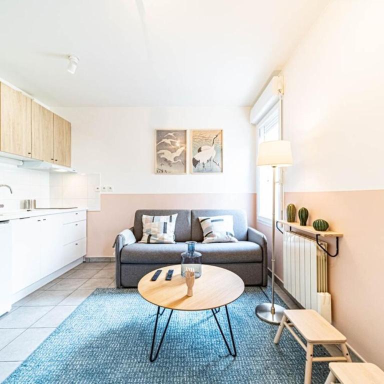 Le petit Montel- studio avec garage-métro Valmy - Appartement - 1