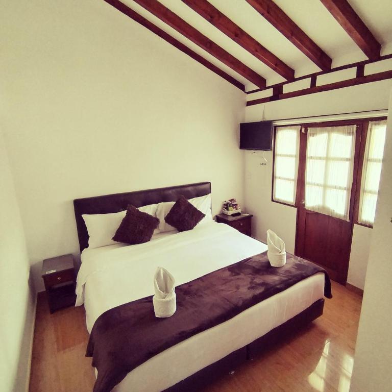 Hospederia Sandaned - Deluxe Double Room with Balcony - 5