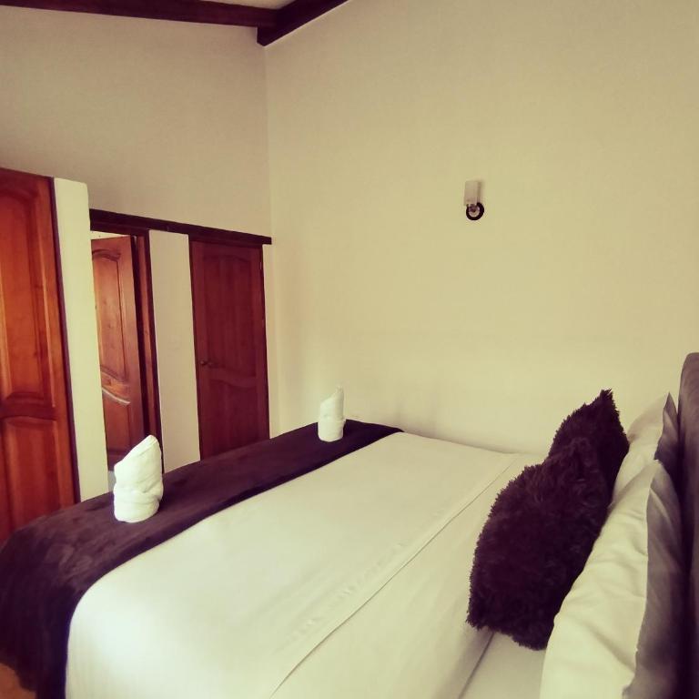 Hospederia Sandaned - Deluxe Double Room with Balcony - 4