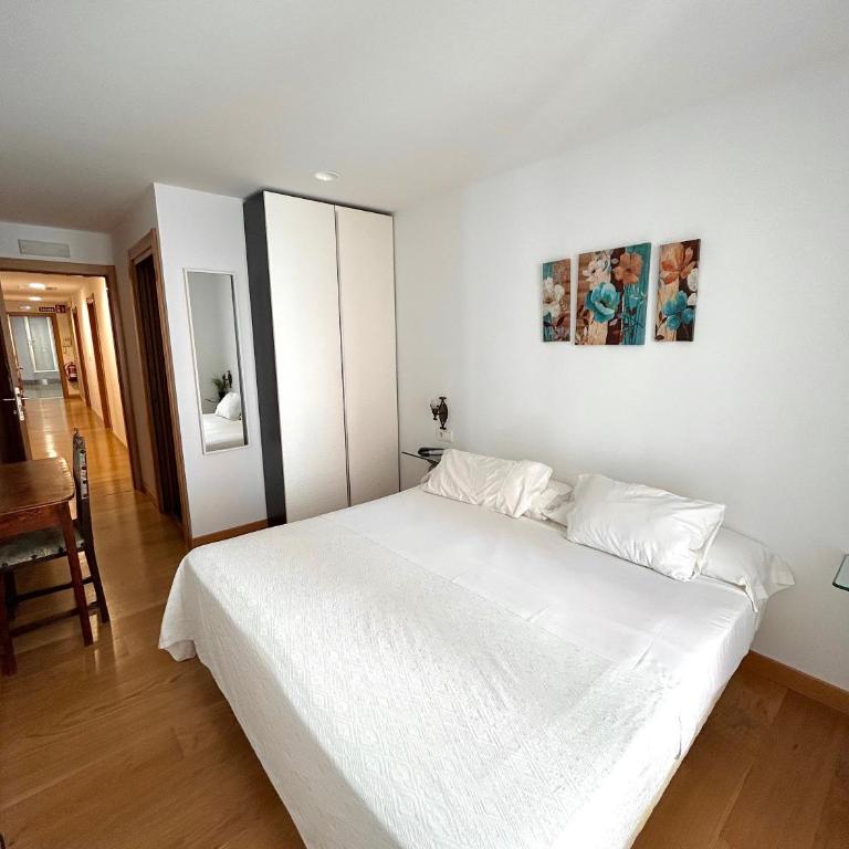 Pensión Sarasate - Habitación Doble con balcón - 1 o 2 camas - 2