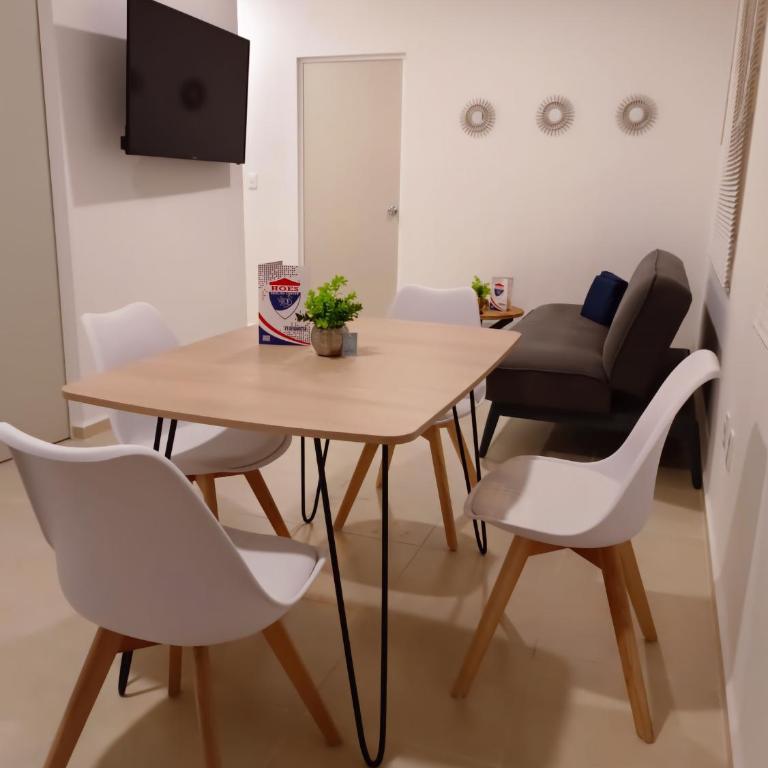 Charming Apartment HOEStel Reiden! - Three-Bedroom Apartment - 17