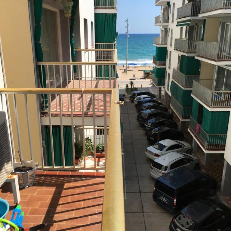 By the Beach and Train Station - Apartamento de 3 dormitorios - 1