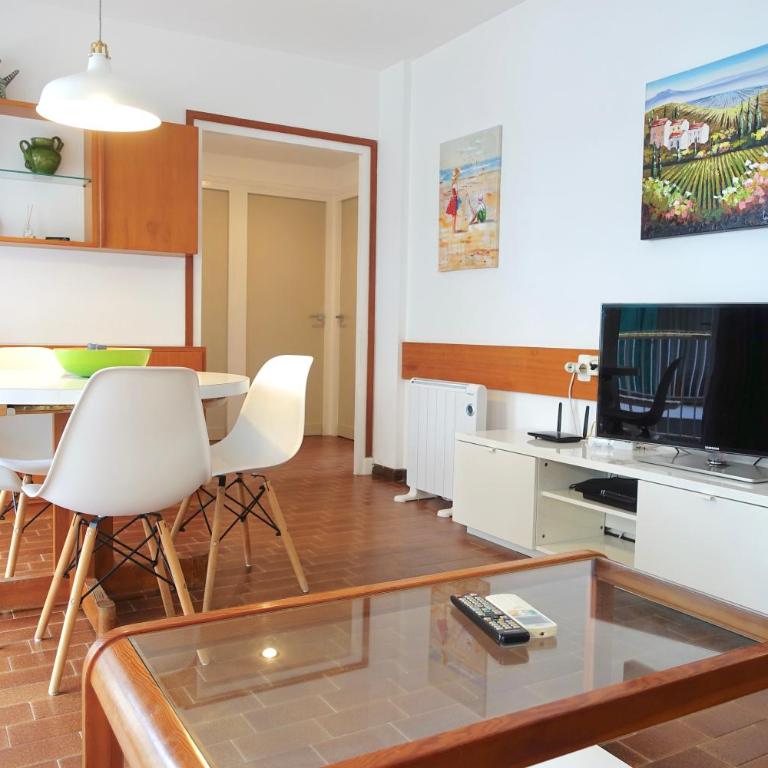 By the Beach and Train Station - Apartamento de 3 dormitorios - 2