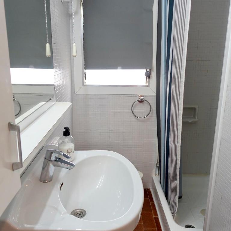 By the Beach and Train Station - Apartamento de 3 dormitorios - 3