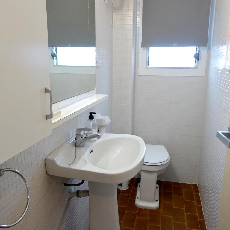 By the Beach and Train Station - Apartamento de 3 dormitorios - 13