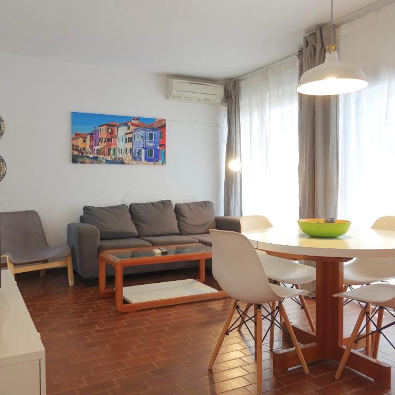 By the Beach and Train Station - Apartamento de 3 dormitorios - 16