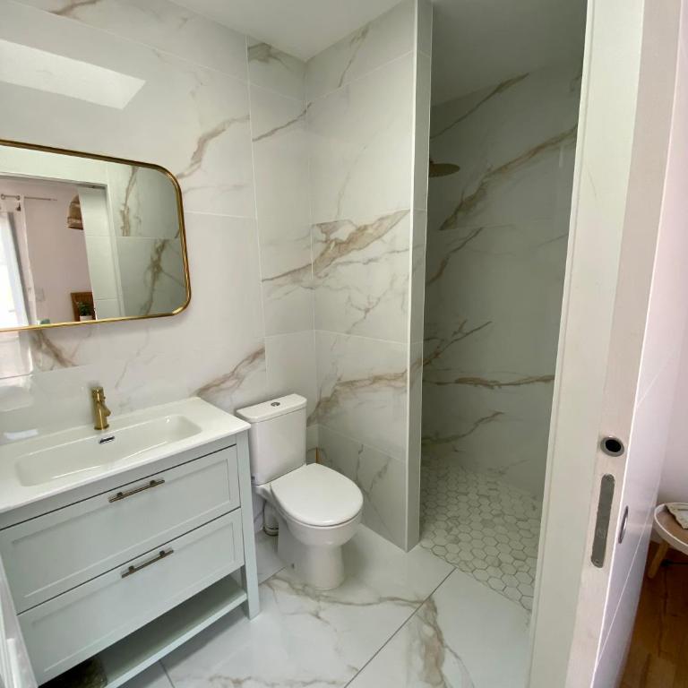 Chambre Privée Accès Piscine - Chambre Double avec Salle de Bains Privative - 8