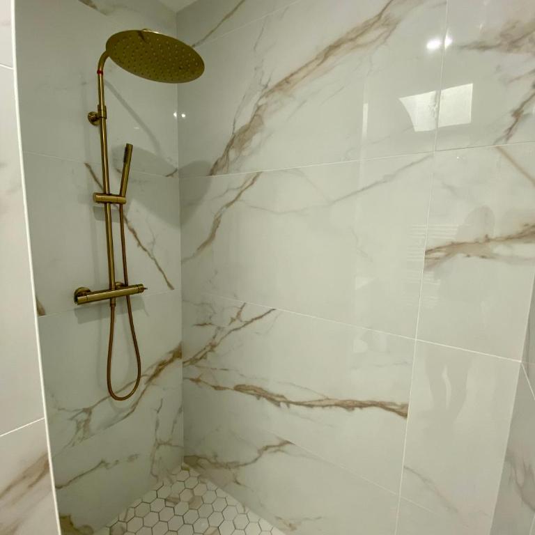 Chambre Privée Accès Piscine - Chambre Double avec Salle de Bains Privative - 10