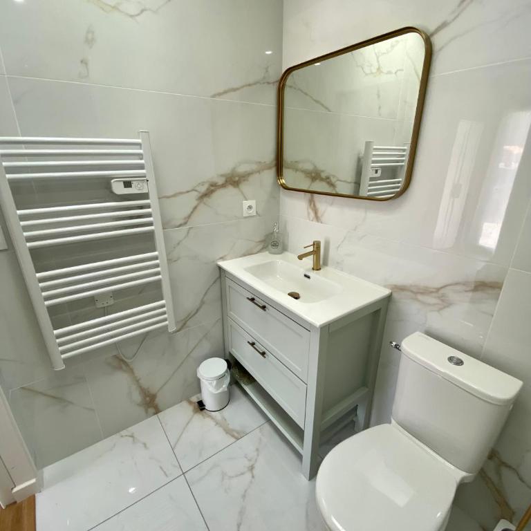 Chambre Privée Accès Piscine - Chambre Double avec Salle de Bains Privative - 9