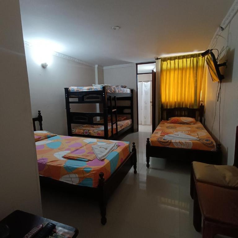 Hotel Danes Barranquilla - Habitación Triple con aire acondicionado - 2