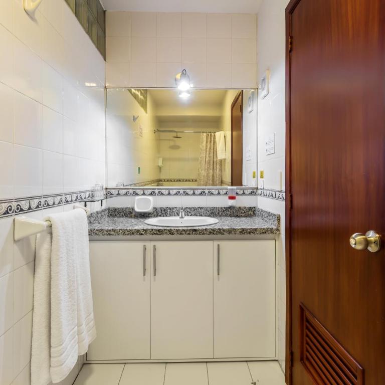 Hotel La Cartuja - Double or Twin Room - 8