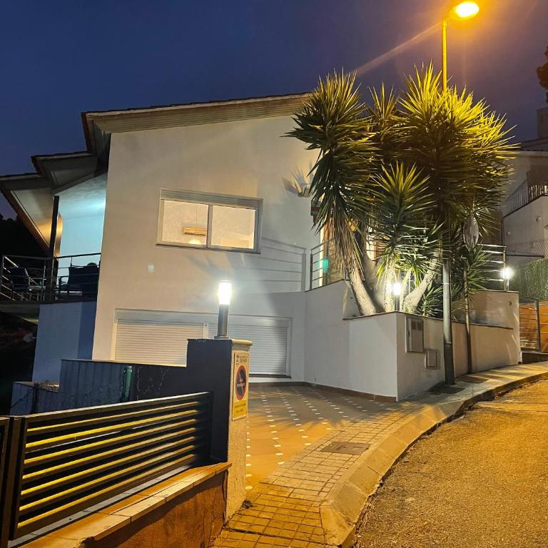 Villa for 2 families - Villa - 56