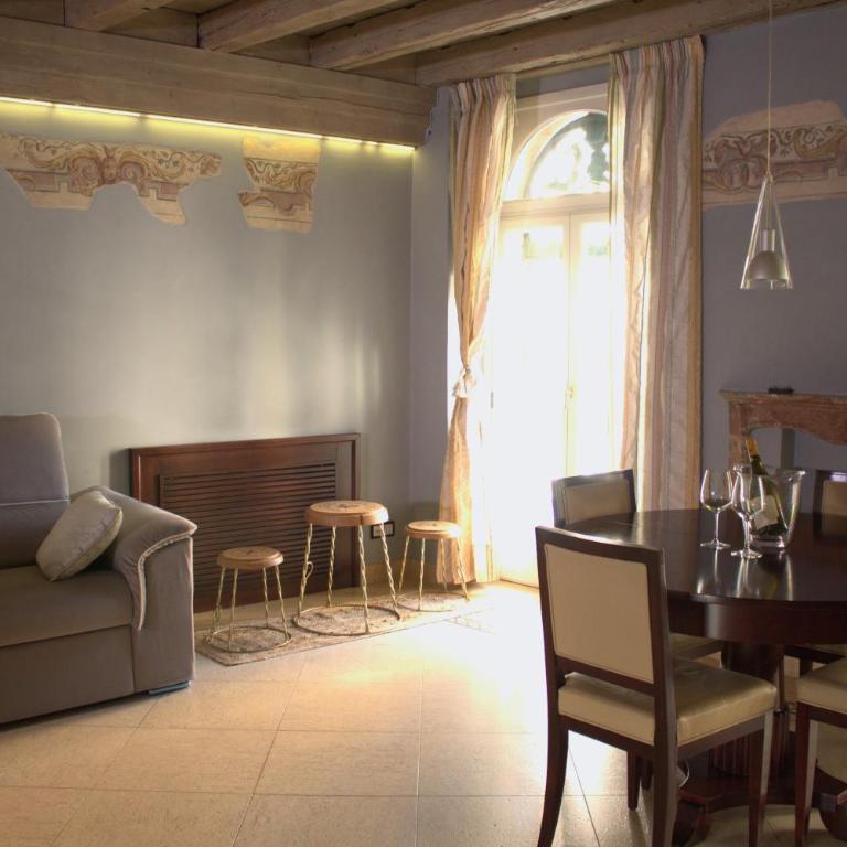 Verona Luxury Flats , Piazza Erbe with balcony on main square - One-Bedroom Apartment - 7