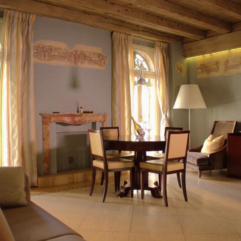 Verona Luxury Flats , Piazza Erbe with balcony on main square - One-Bedroom Apartment - 9