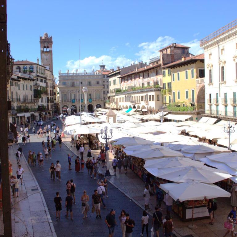 Verona Luxury Flats , Piazza Erbe with balcony on main square - One-Bedroom Apartment - 13