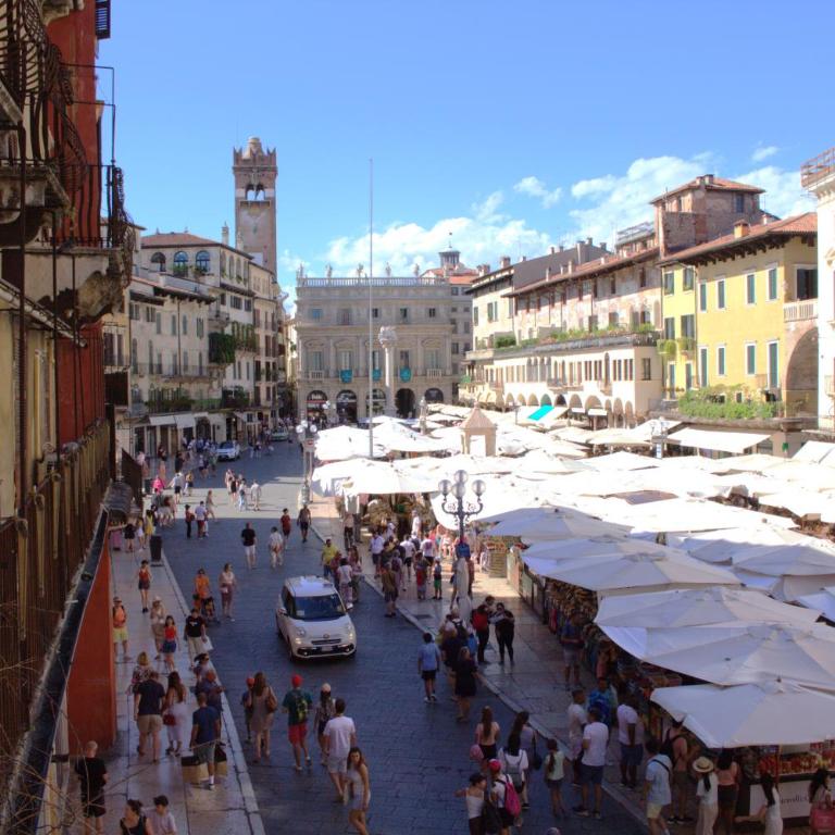 Verona Luxury Flats , Piazza Erbe with balcony on main square - One-Bedroom Apartment - 20