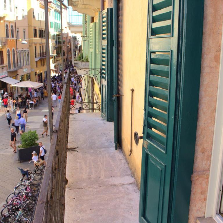 Verona Luxury Flats , Piazza Erbe with balcony on main square - One-Bedroom Apartment - 39