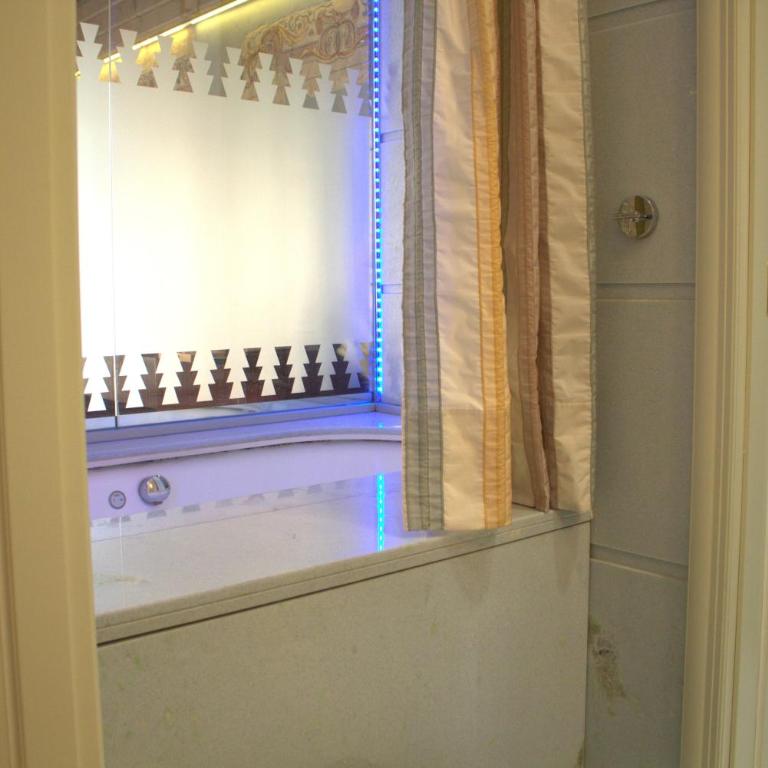 Verona Luxury Flats , Piazza Erbe with balcony on main square - One-Bedroom Apartment - 45