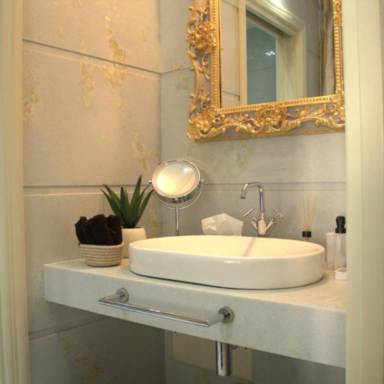 Verona Luxury Flats , Piazza Erbe with balcony on main square - One-Bedroom Apartment - 46