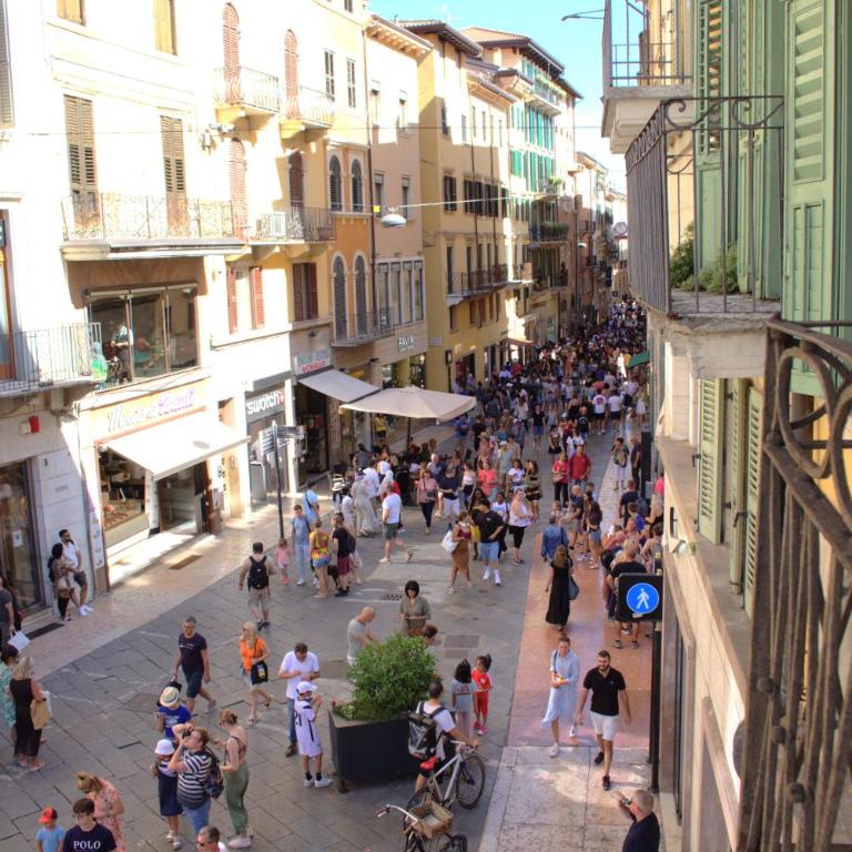Verona Luxury Flats , Piazza Erbe with balcony on main square - One-Bedroom Apartment - 47