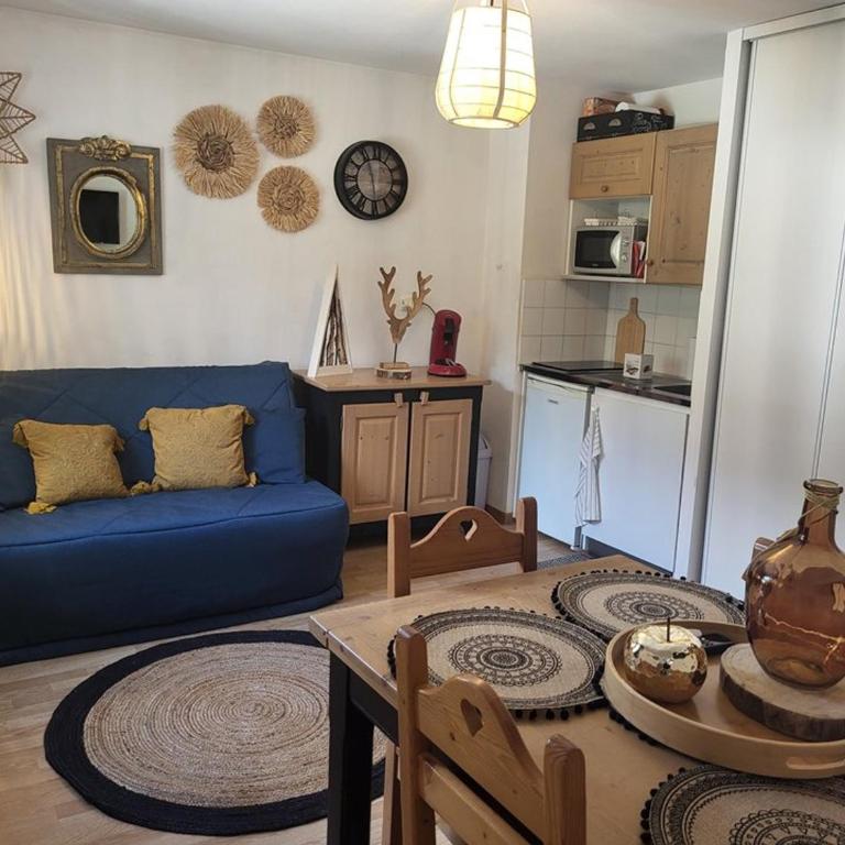 Charmant studio cabine pour 4 personnes face aux pistes à Montgenèvre - FR-1-266-98 - Apartamento - 1