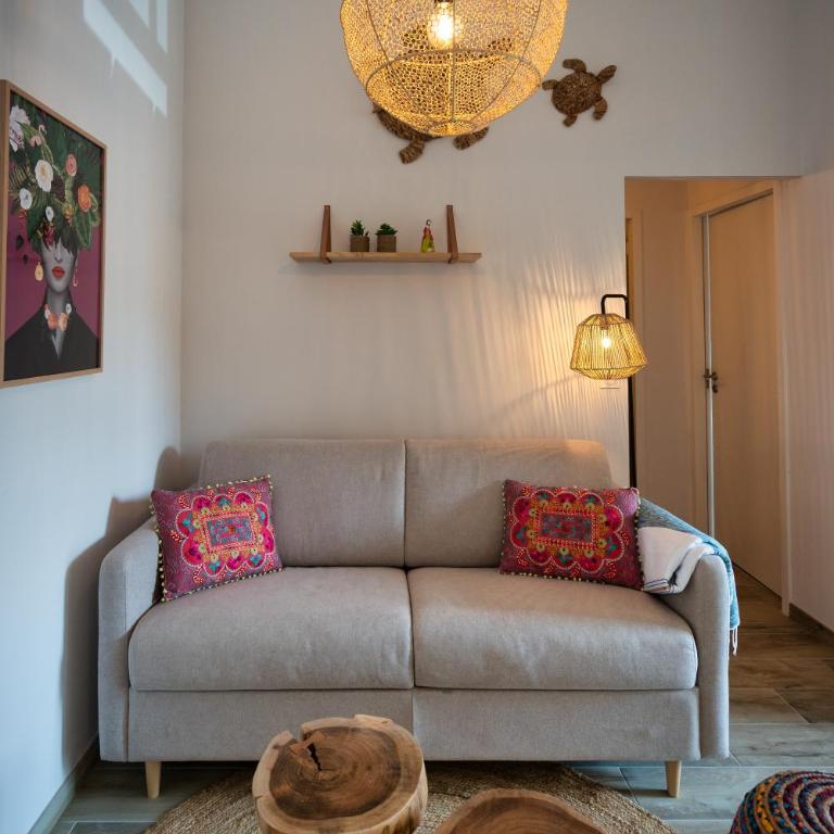 Magic Surf House - Two-Bedroom Apartment - 6