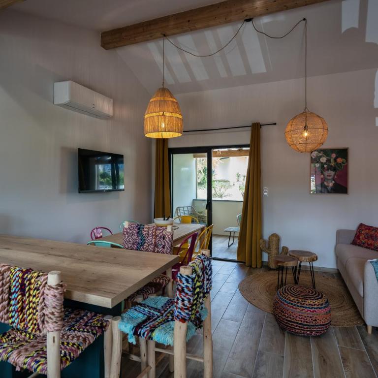 Magic Surf House - Two-Bedroom Apartment - 8