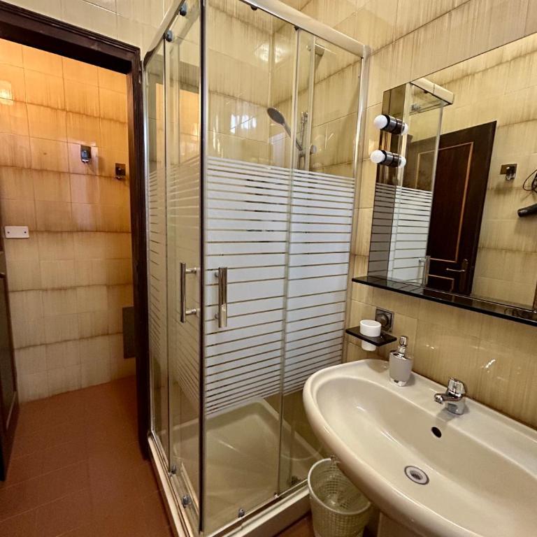Dimora '800 - Camera Matrimoniale con Bagno Privato - 5