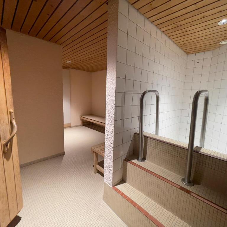 Wasserfall - Zentrum - Balkon - Seeblick - Küche - One-Bedroom Apartment - 24