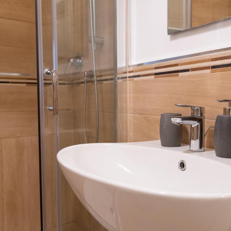 Four Luxury Apartment - Appartamento con 2 Camere da Letto - 13