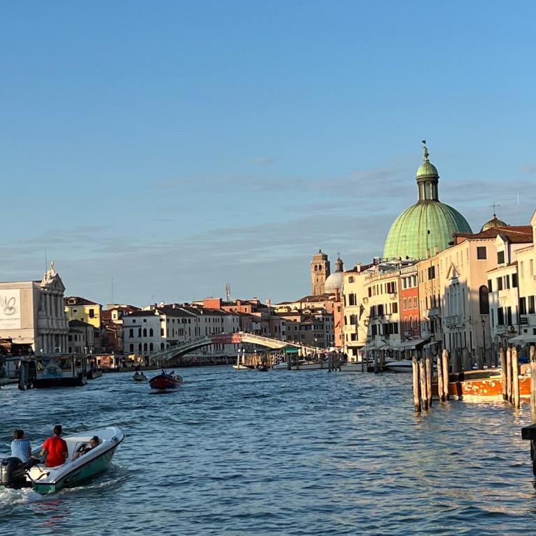 Venice Luxury Suite - Private Jacuzzi and Design - One-Bedroom Apartment - 24