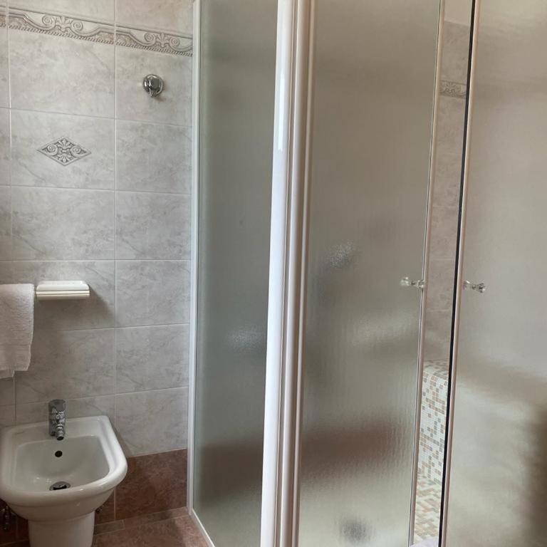 La Casa sul Lago Apartments - Olive Tree Apartment - Two-Bedroom Apartment - 11