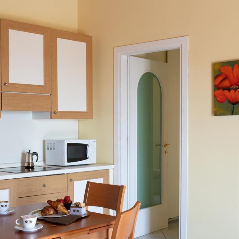 Le Terrazze sul Lago Hotel & Residence - Standard Two-Bedroom Suite with Terrace and Lake View - 6