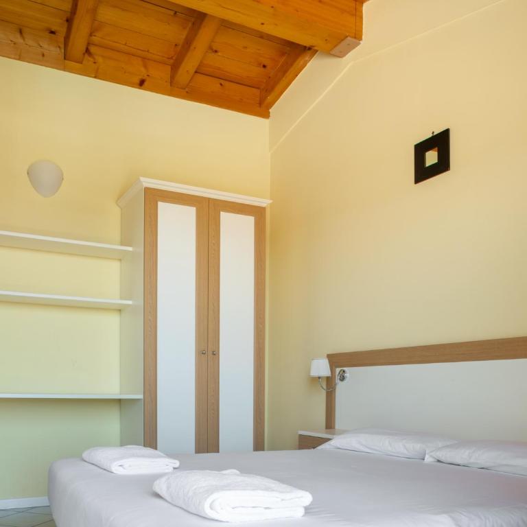 Le Terrazze sul Lago Hotel & Residence - Standard Two-Bedroom Suite with Terrace and Lake View - 8