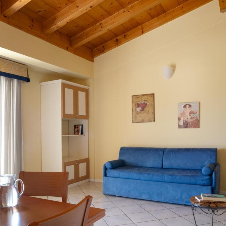 Le Terrazze sul Lago Hotel & Residence - Standard Two-Bedroom Suite with Terrace and Lake View - 11