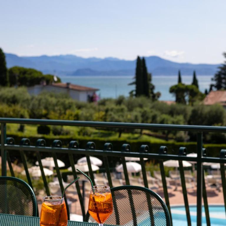 Le Terrazze sul Lago Hotel & Residence - Standard Two-Bedroom Suite with Terrace and Lake View - 14
