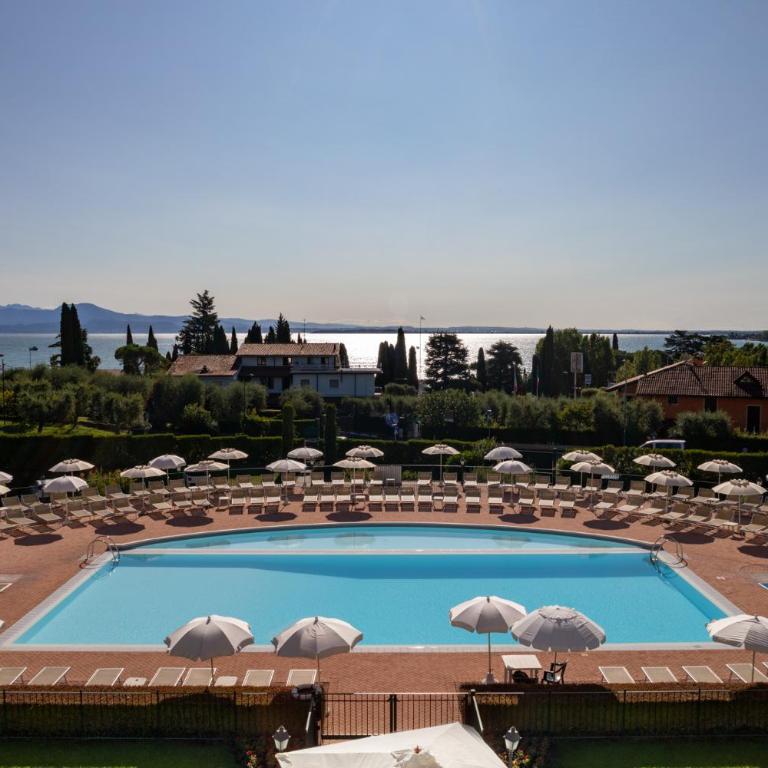 Le Terrazze sul Lago Hotel & Residence - Standard Two-Bedroom Suite with Terrace and Lake View - 12