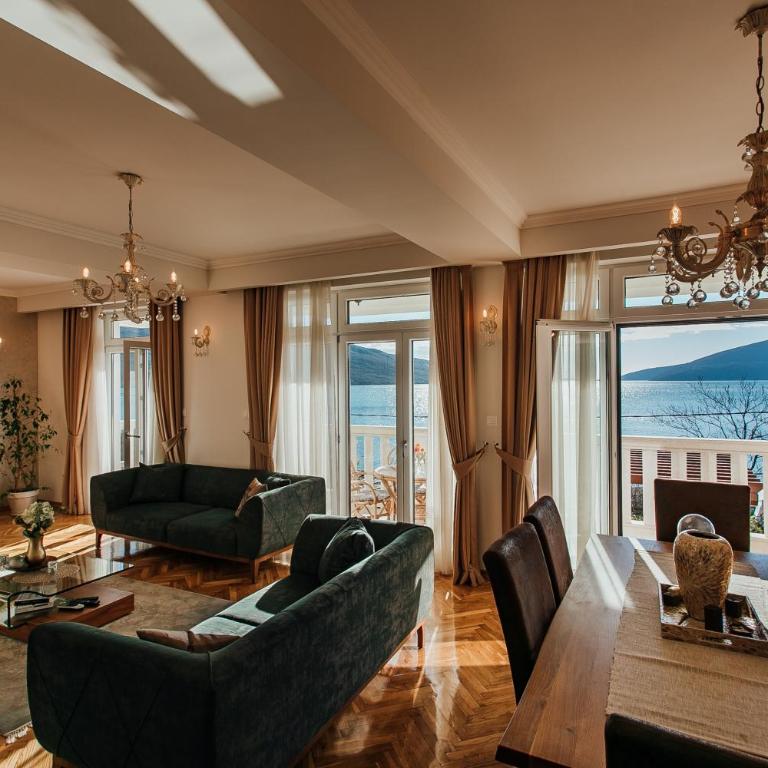 SunnyCoastVilla - Villa with Private Pool - 1