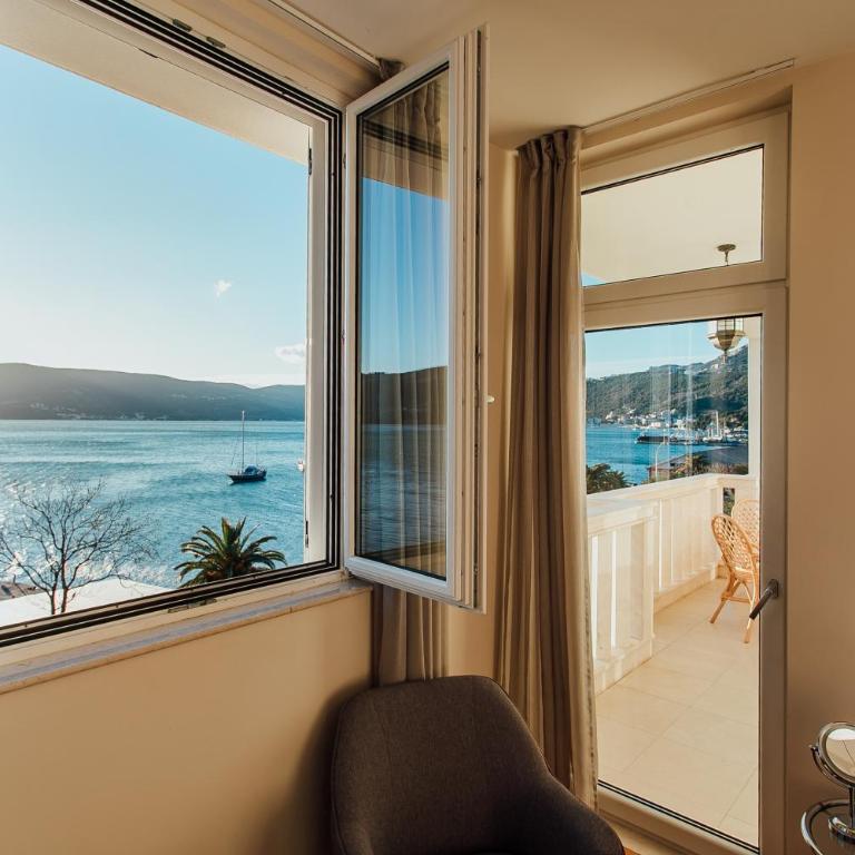 SunnyCoastVilla - Villa with Private Pool - 3