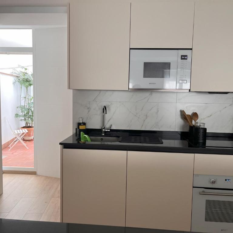 Precioso apartamento con patio - Two-Bedroom Apartment - 45