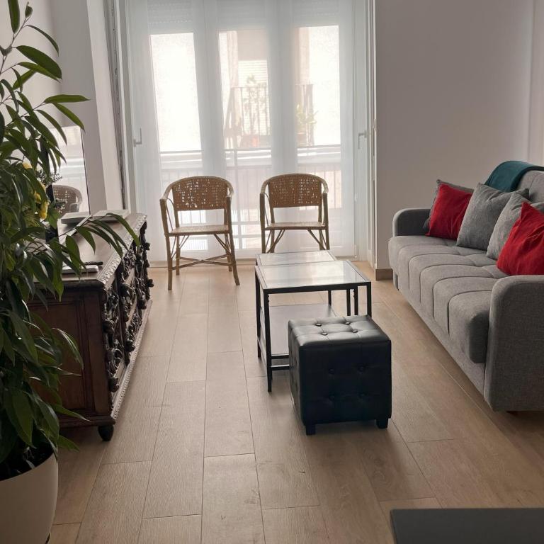Precioso apartamento con patio - Two-Bedroom Apartment - 14