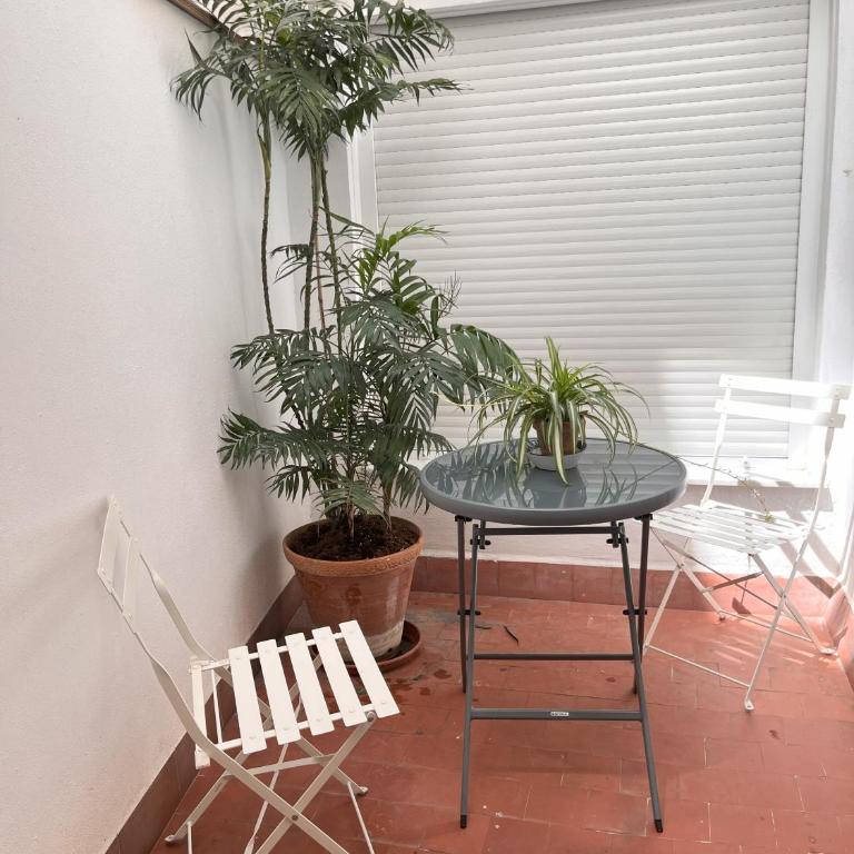 Precioso apartamento con patio - Two-Bedroom Apartment - 64