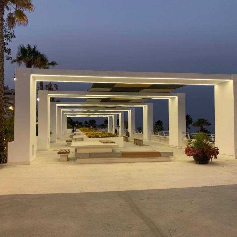 CASA CASU NEW STUNNING 3 BED RAISED GROUND FLOOR APARTMENT & HUGE BALCONY WITH SEA POOL & MOUNTAIN VIEW INDOOR & OUTDOOR SWIMMING POOLS & GYM WALKING DISTANCE TO BEACH PORT Estepona TRAVELLER AWARD 2023 - Three-Bedroom Apartment - 86