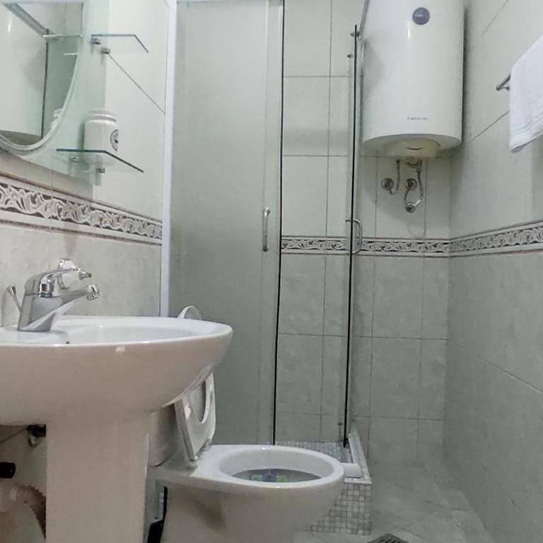 R&A Apartmani Bečići - Dvokrevetna Soba sa Bračnim Krevetom - 1