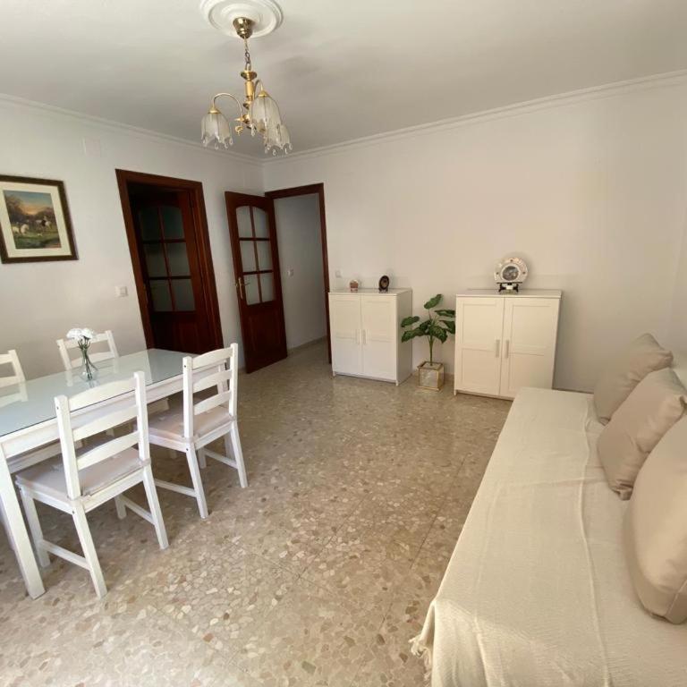 Apartamento Familiar En Barrio Reina Victoria - Apartamento de 2 dormitorios - 3