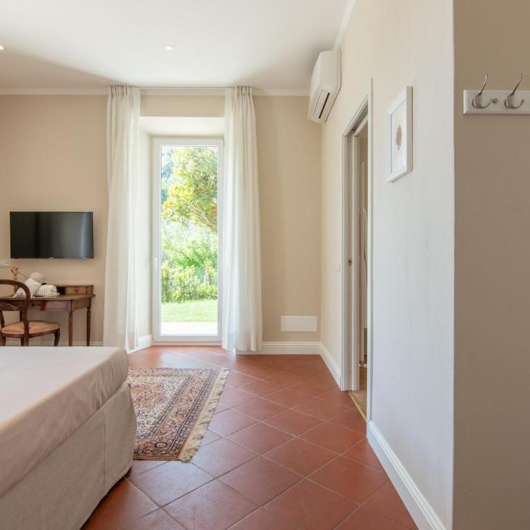 B&B Villa Eden jacuzzi pool - Camera Matrimoniale con Vista Lago - 3